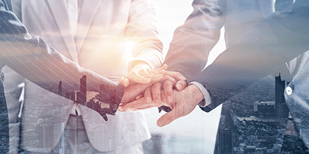 坚持“高质量发展”方针; 坚持“高质量发展”方针;